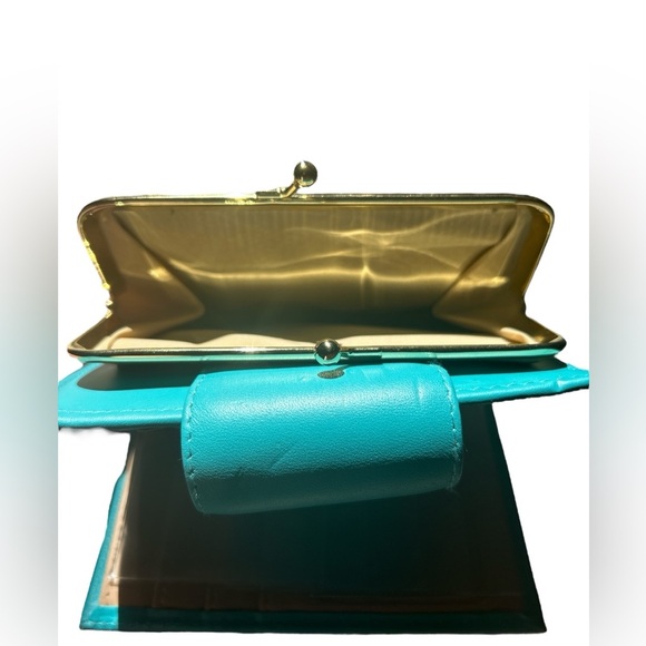 Julia Buxton Authentic Crunch Leather, Teal. - Picture 4 of 5